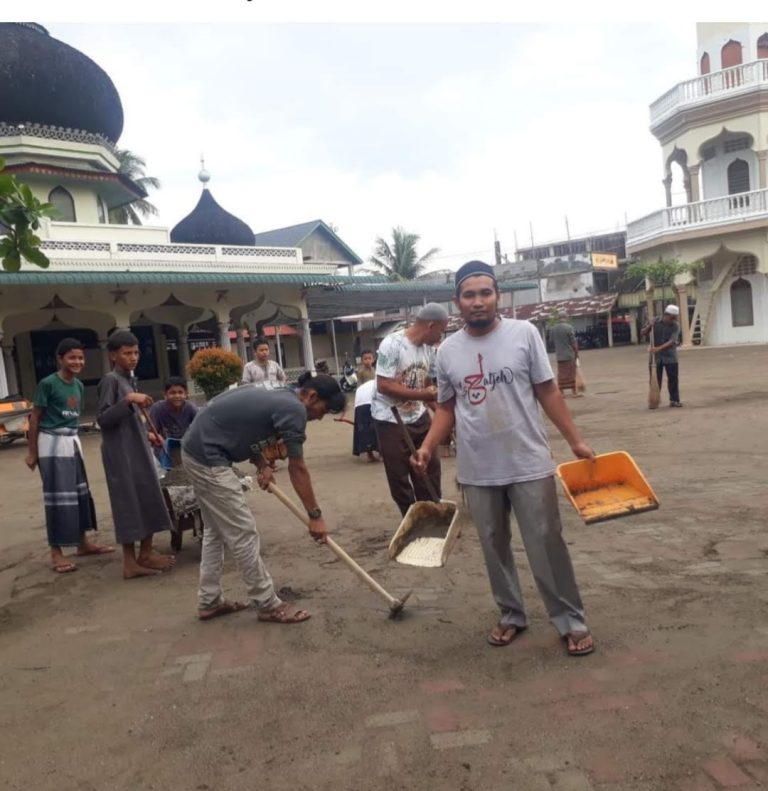 Kajian Hadits tentang Meludah ke Arah Kiblat